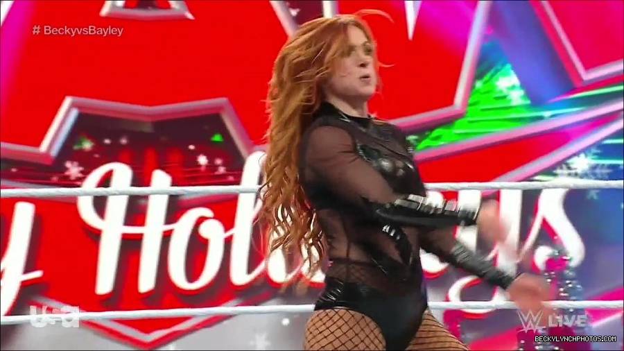 WWE_Monday_Night_Raw_2022_12_19_720p_HDTV_x264-NWCHD_mp4_006112644.jpg