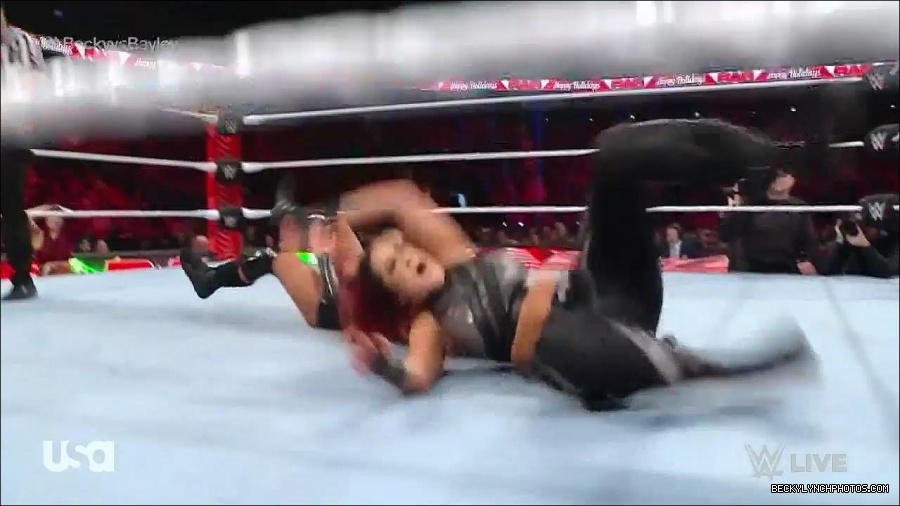 WWE_Monday_Night_Raw_2022_12_19_720p_HDTV_x264-NWCHD_mp4_006115047~0.jpg