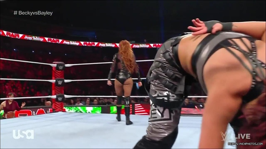 WWE_Monday_Night_Raw_2022_12_19_720p_HDTV_x264-NWCHD_mp4_006117850.jpg