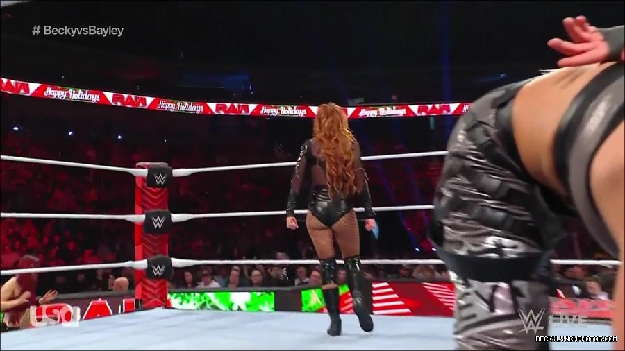 WWE_Monday_Night_Raw_2022_12_19_720p_HDTV_x264-NWCHD_mp4_006118250.jpg
