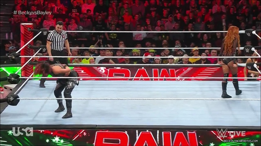 WWE_Monday_Night_Raw_2022_12_19_720p_HDTV_x264-NWCHD_mp4_006118650.jpg