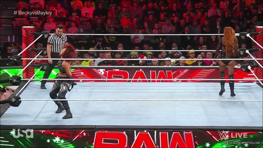 WWE_Monday_Night_Raw_2022_12_19_720p_HDTV_x264-NWCHD_mp4_006119051~0.jpg