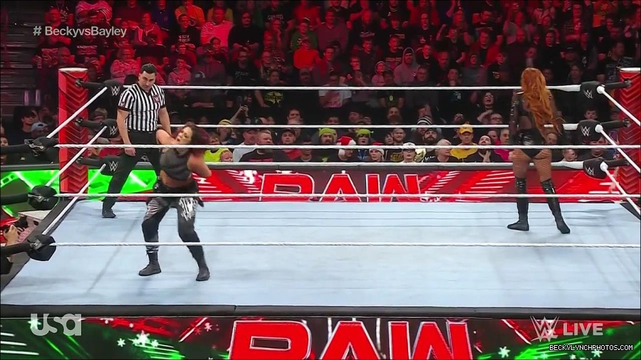WWE_Monday_Night_Raw_2022_12_19_720p_HDTV_x264-NWCHD_mp4_006119451.jpg