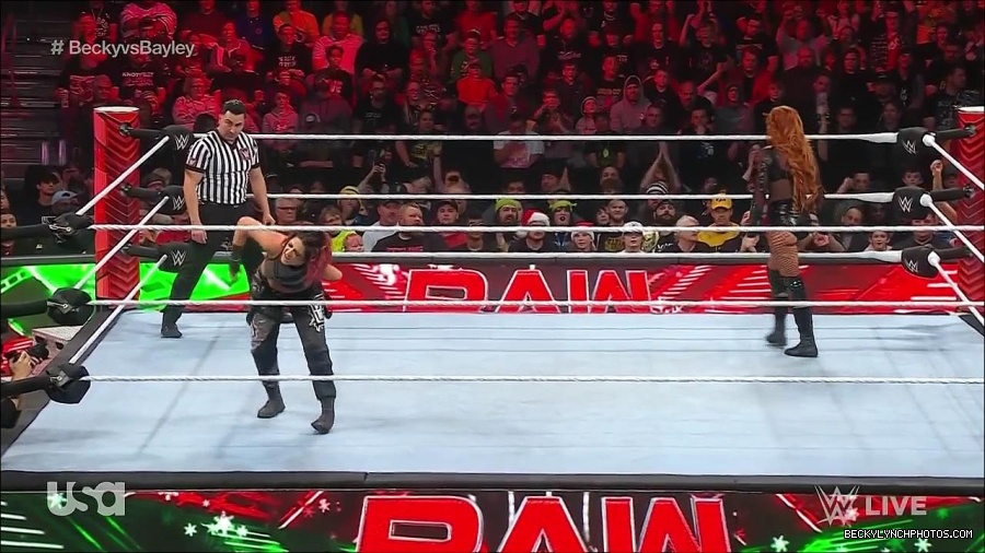WWE_Monday_Night_Raw_2022_12_19_720p_HDTV_x264-NWCHD_mp4_006119852.jpg