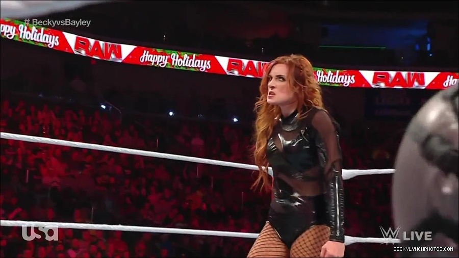 WWE_Monday_Night_Raw_2022_12_19_720p_HDTV_x264-NWCHD_mp4_006121053~0.jpg