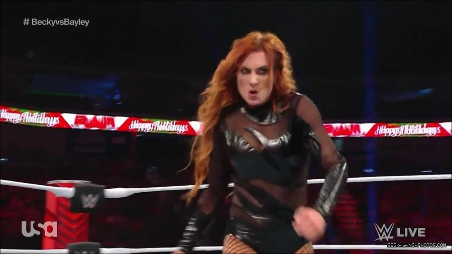 WWE_Monday_Night_Raw_2022_12_19_720p_HDTV_x264-NWCHD_mp4_006123455.jpg