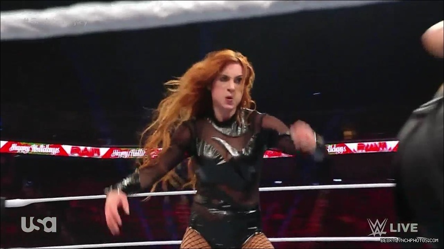 WWE_Monday_Night_Raw_2022_12_19_720p_HDTV_x264-NWCHD_mp4_006123856.jpg