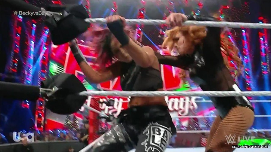 WWE_Monday_Night_Raw_2022_12_19_720p_HDTV_x264-NWCHD_mp4_006127059.jpg