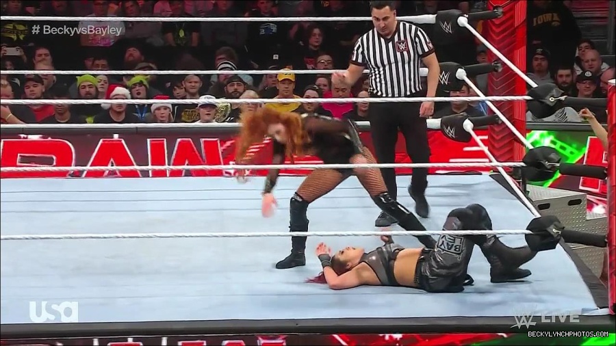 WWE_Monday_Night_Raw_2022_12_19_720p_HDTV_x264-NWCHD_mp4_006130662.jpg