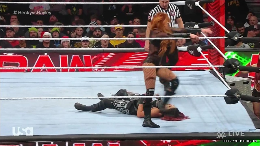 WWE_Monday_Night_Raw_2022_12_19_720p_HDTV_x264-NWCHD_mp4_006134666.jpg