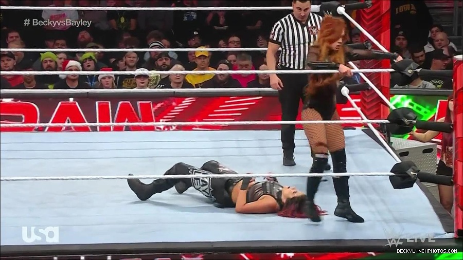 WWE_Monday_Night_Raw_2022_12_19_720p_HDTV_x264-NWCHD_mp4_006135067.jpg