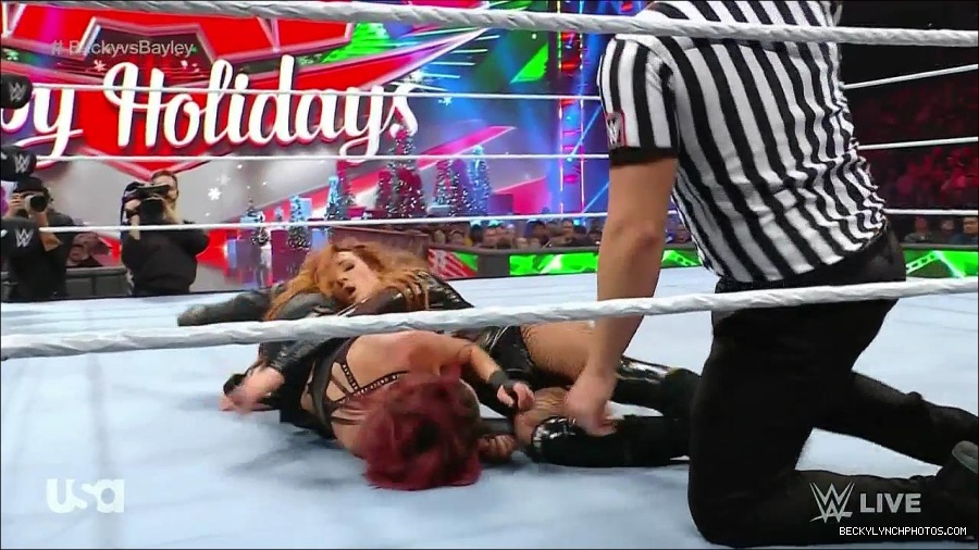WWE_Monday_Night_Raw_2022_12_19_720p_HDTV_x264-NWCHD_mp4_006142274.jpg
