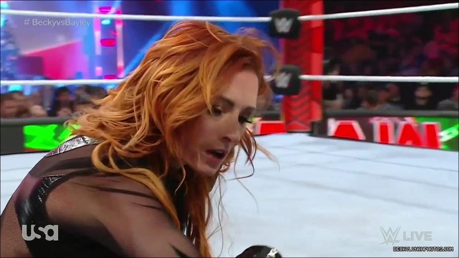 WWE_Monday_Night_Raw_2022_12_19_720p_HDTV_x264-NWCHD_mp4_006146678.jpg
