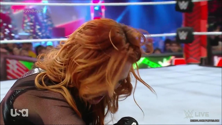 WWE_Monday_Night_Raw_2022_12_19_720p_HDTV_x264-NWCHD_mp4_006147079.jpg
