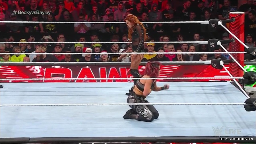 WWE_Monday_Night_Raw_2022_12_19_720p_HDTV_x264-NWCHD_mp4_006161894.jpg