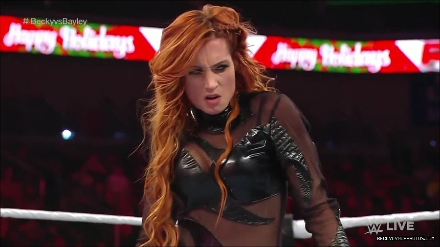 WWE_Monday_Night_Raw_2022_12_19_720p_HDTV_x264-NWCHD_mp4_006163095.jpg
