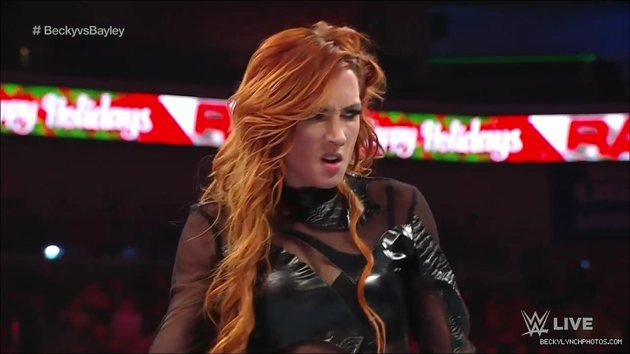 WWE_Monday_Night_Raw_2022_12_19_720p_HDTV_x264-NWCHD_mp4_006163896.jpg