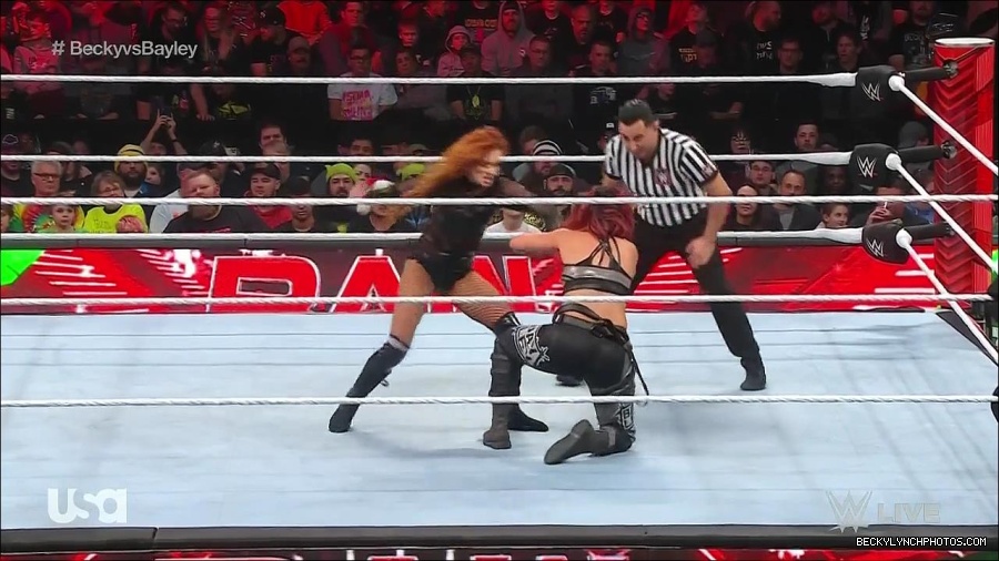 WWE_Monday_Night_Raw_2022_12_19_720p_HDTV_x264-NWCHD_mp4_006166698.jpg