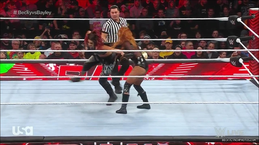 WWE_Monday_Night_Raw_2022_12_19_720p_HDTV_x264-NWCHD_mp4_006168300.jpg