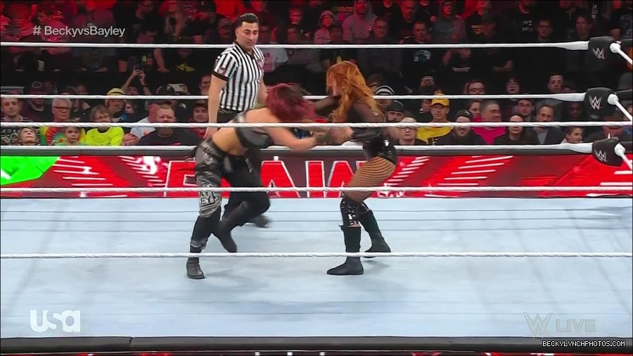 WWE_Monday_Night_Raw_2022_12_19_720p_HDTV_x264-NWCHD_mp4_006168700.jpg