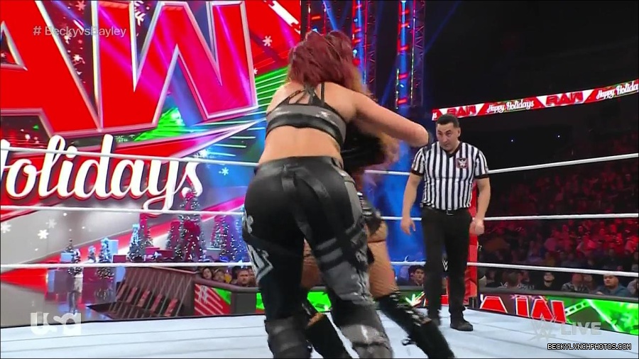 WWE_Monday_Night_Raw_2022_12_19_720p_HDTV_x264-NWCHD_mp4_006169902.jpg