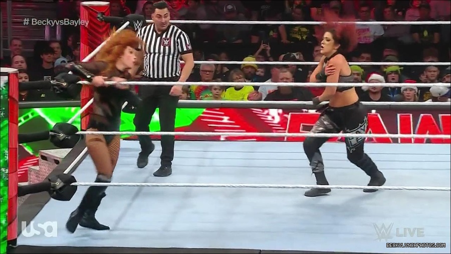WWE_Monday_Night_Raw_2022_12_19_720p_HDTV_x264-NWCHD_mp4_006171503.jpg