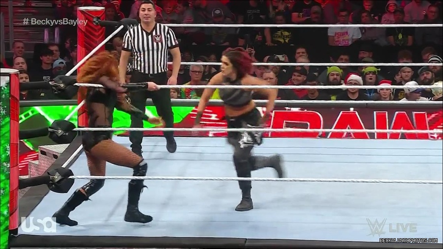 WWE_Monday_Night_Raw_2022_12_19_720p_HDTV_x264-NWCHD_mp4_006172304.jpg