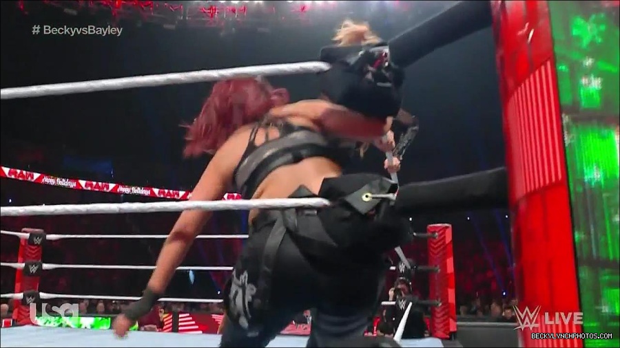 WWE_Monday_Night_Raw_2022_12_19_720p_HDTV_x264-NWCHD_mp4_006173505.jpg