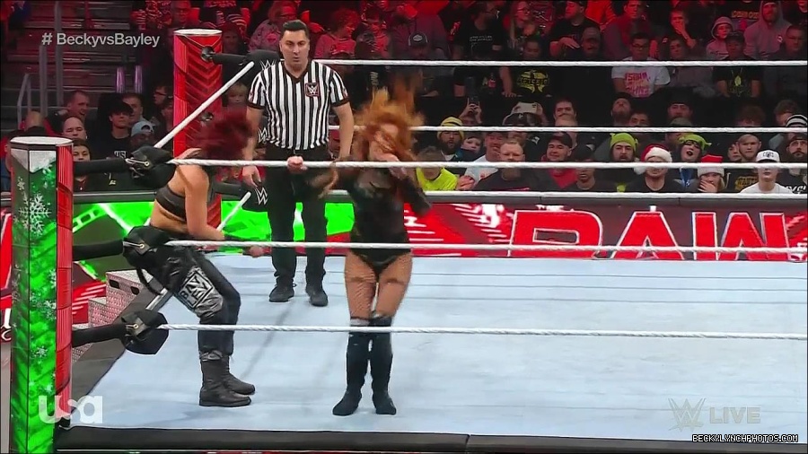 WWE_Monday_Night_Raw_2022_12_19_720p_HDTV_x264-NWCHD_mp4_006175908.jpg
