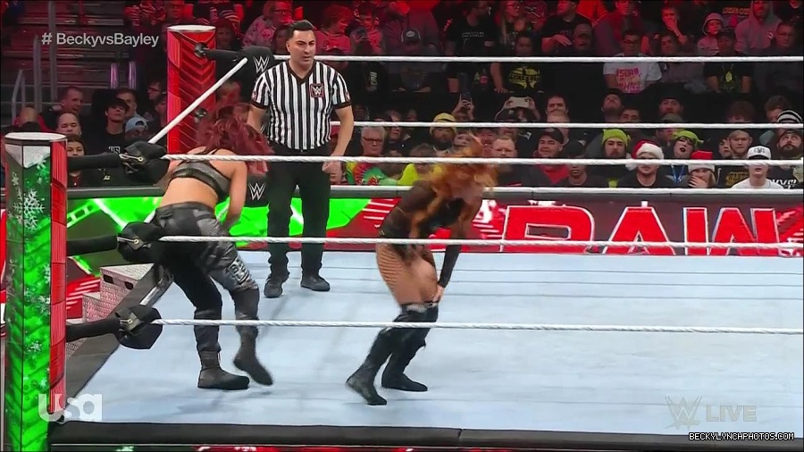 WWE_Monday_Night_Raw_2022_12_19_720p_HDTV_x264-NWCHD_mp4_006176308.jpg