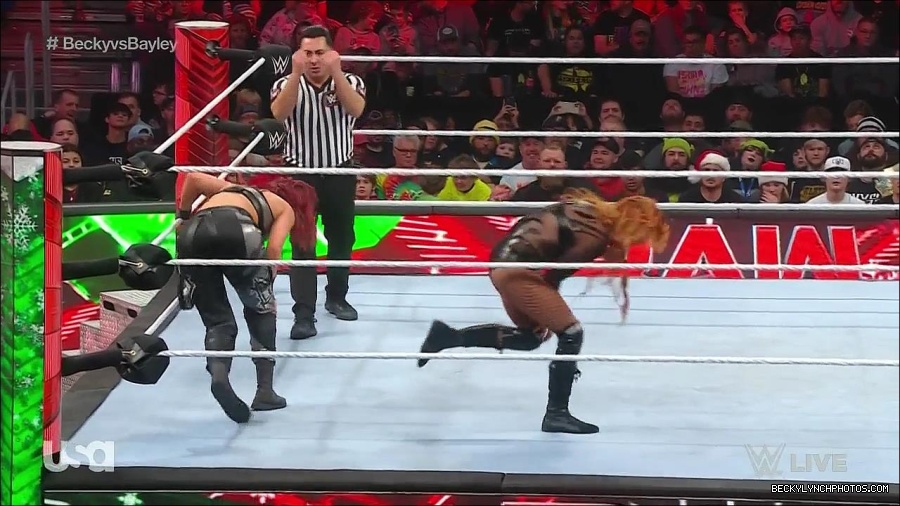 WWE_Monday_Night_Raw_2022_12_19_720p_HDTV_x264-NWCHD_mp4_006176708.jpg