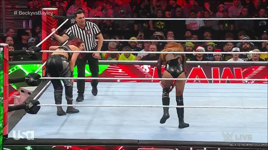 WWE_Monday_Night_Raw_2022_12_19_720p_HDTV_x264-NWCHD_mp4_006177509.jpg