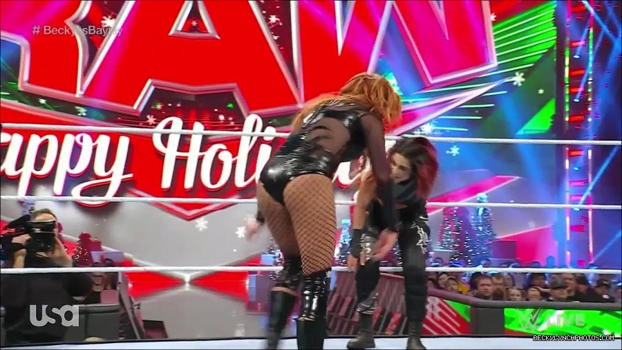WWE_Monday_Night_Raw_2022_12_19_720p_HDTV_x264-NWCHD_mp4_006178310.jpg