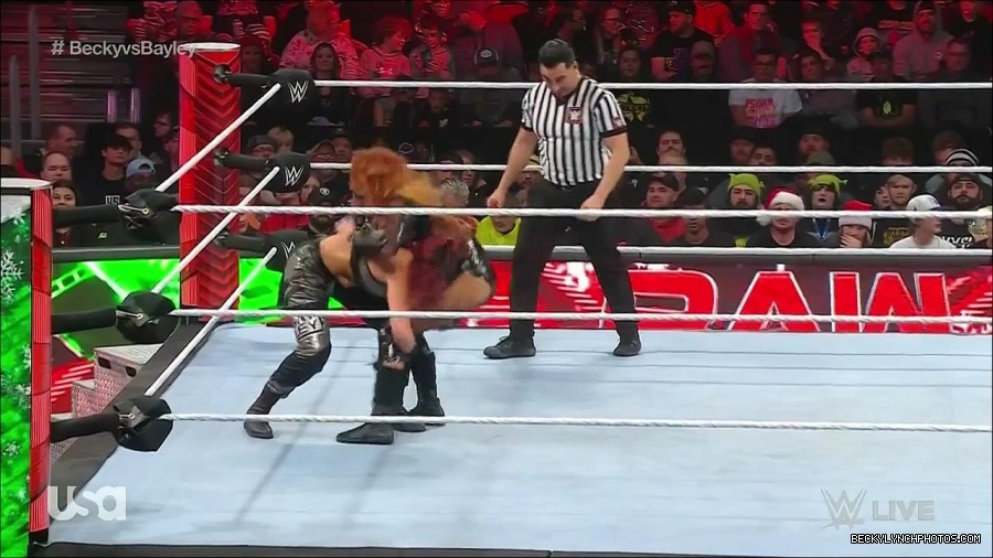 WWE_Monday_Night_Raw_2022_12_19_720p_HDTV_x264-NWCHD_mp4_006179111.jpg