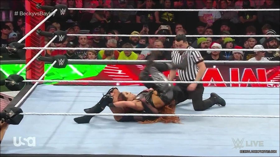 WWE_Monday_Night_Raw_2022_12_19_720p_HDTV_x264-NWCHD_mp4_006180712.jpg