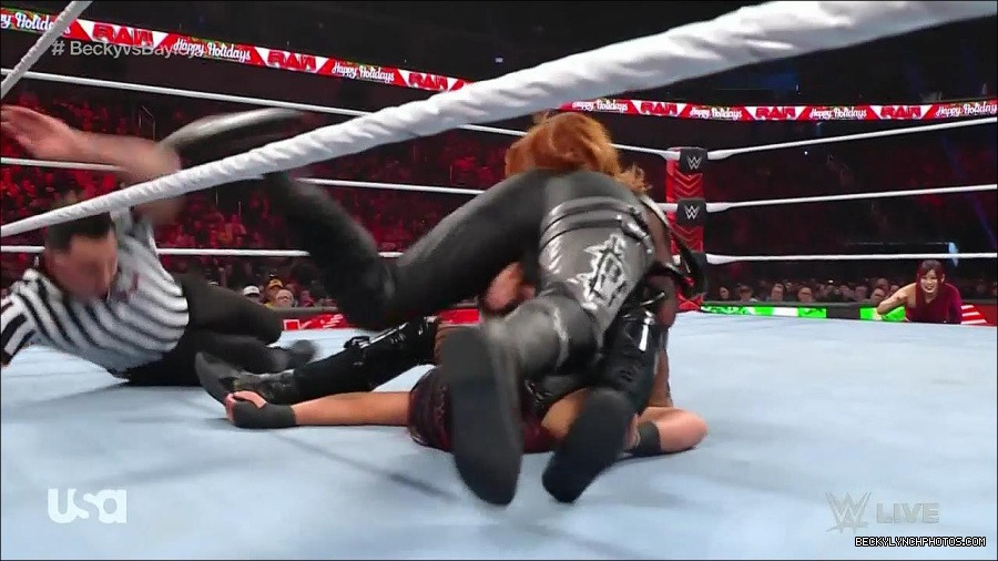 WWE_Monday_Night_Raw_2022_12_19_720p_HDTV_x264-NWCHD_mp4_006183916.jpg