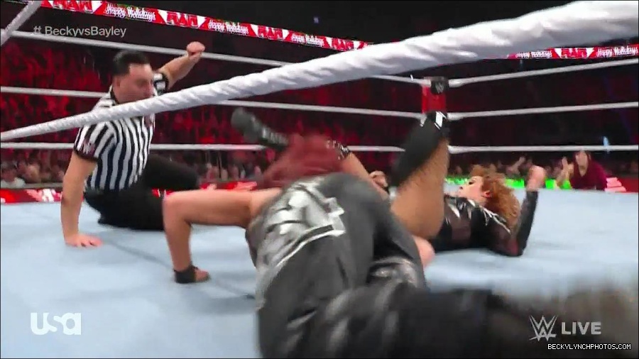 WWE_Monday_Night_Raw_2022_12_19_720p_HDTV_x264-NWCHD_mp4_006185517.jpg