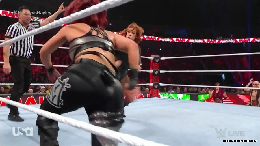 WWE_Monday_Night_Raw_2022_12_19_720p_HDTV_x264-NWCHD_mp4_006187119.jpg