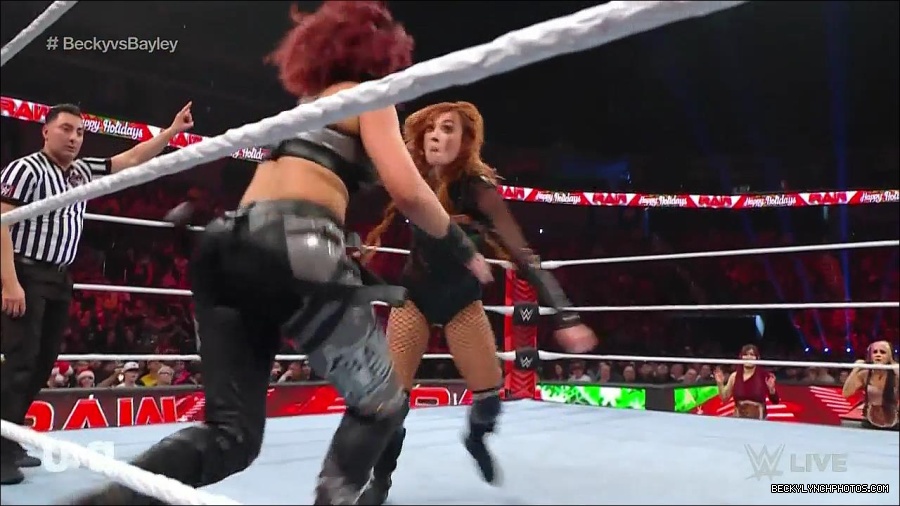 WWE_Monday_Night_Raw_2022_12_19_720p_HDTV_x264-NWCHD_mp4_006187519.jpg