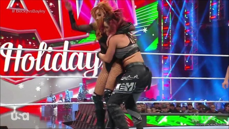 WWE_Monday_Night_Raw_2022_12_19_720p_HDTV_x264-NWCHD_mp4_006188720.jpg