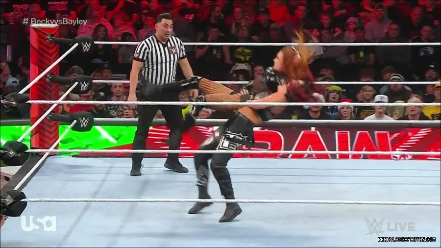 WWE_Monday_Night_Raw_2022_12_19_720p_HDTV_x264-NWCHD_mp4_006189521.jpg