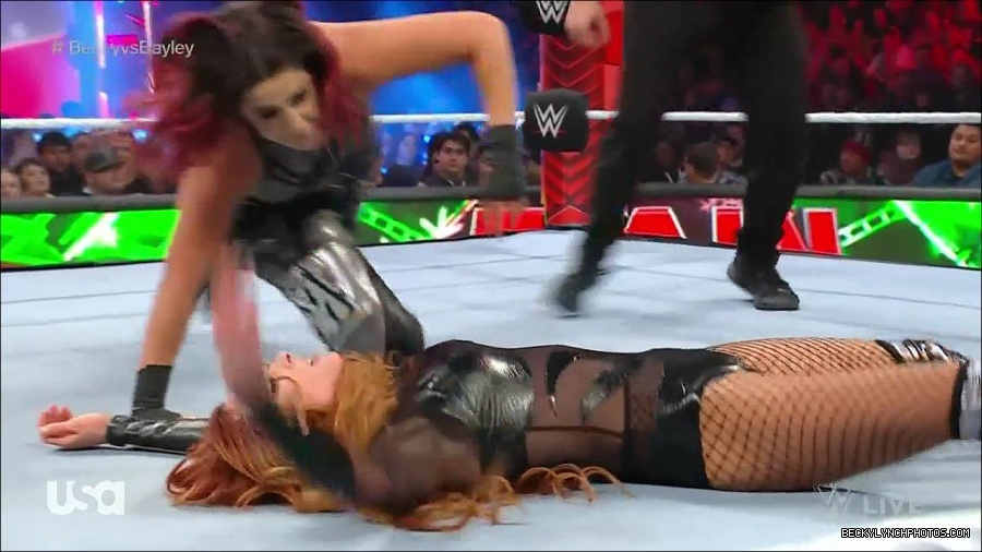 WWE_Monday_Night_Raw_2022_12_19_720p_HDTV_x264-NWCHD_mp4_006191523.jpg