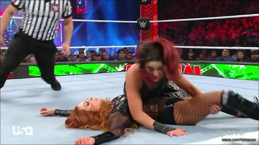 WWE_Monday_Night_Raw_2022_12_19_720p_HDTV_x264-NWCHD_mp4_006192324.jpg