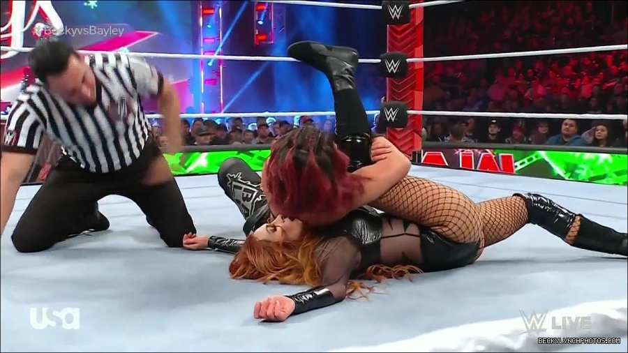 WWE_Monday_Night_Raw_2022_12_19_720p_HDTV_x264-NWCHD_mp4_006193525.jpg