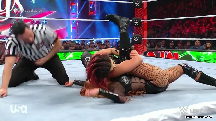 WWE_Monday_Night_Raw_2022_12_19_720p_HDTV_x264-NWCHD_mp4_006194326.jpg
