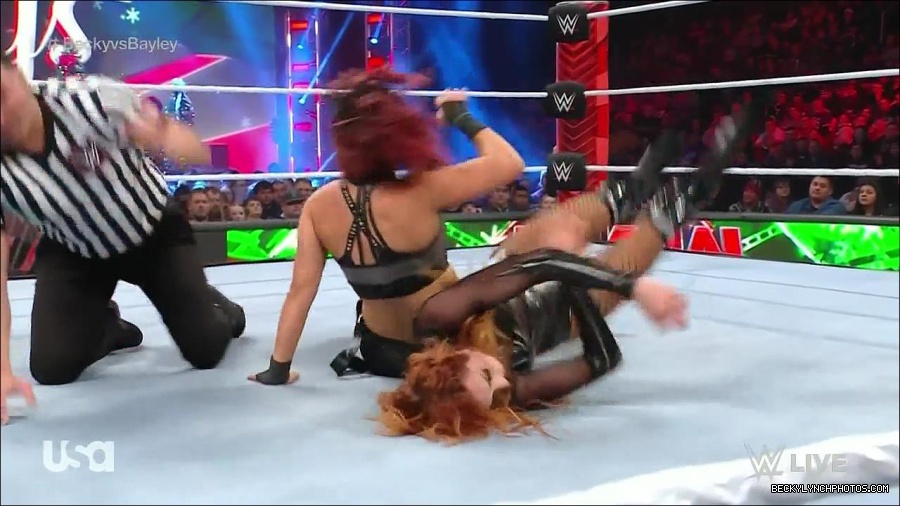 WWE_Monday_Night_Raw_2022_12_19_720p_HDTV_x264-NWCHD_mp4_006195127.jpg