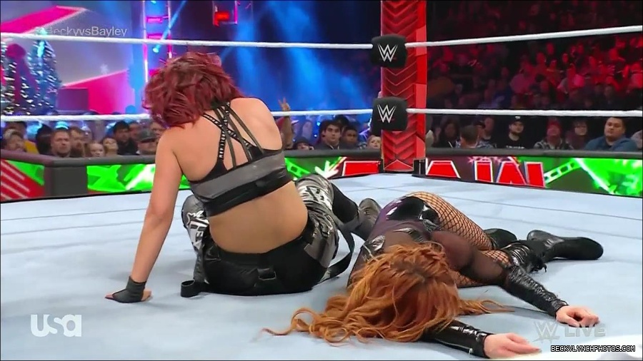 WWE_Monday_Night_Raw_2022_12_19_720p_HDTV_x264-NWCHD_mp4_006195928.jpg