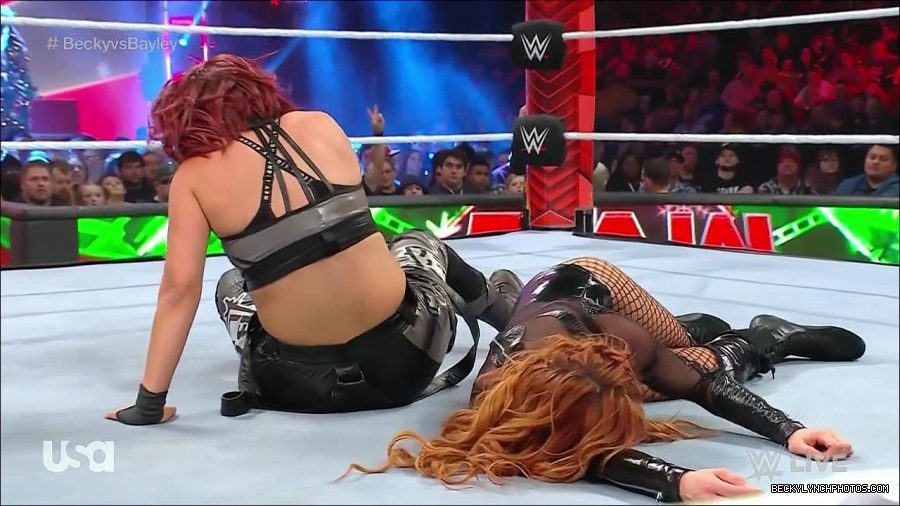 WWE_Monday_Night_Raw_2022_12_19_720p_HDTV_x264-NWCHD_mp4_006196328.jpg