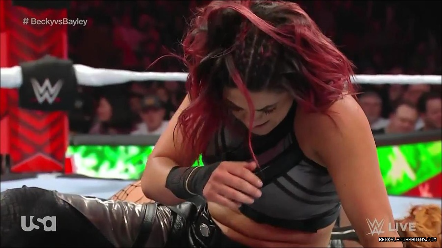 WWE_Monday_Night_Raw_2022_12_19_720p_HDTV_x264-NWCHD_mp4_006197129.jpg