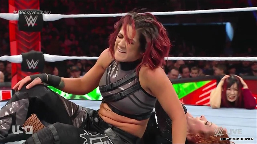 WWE_Monday_Night_Raw_2022_12_19_720p_HDTV_x264-NWCHD_mp4_006199531.jpg